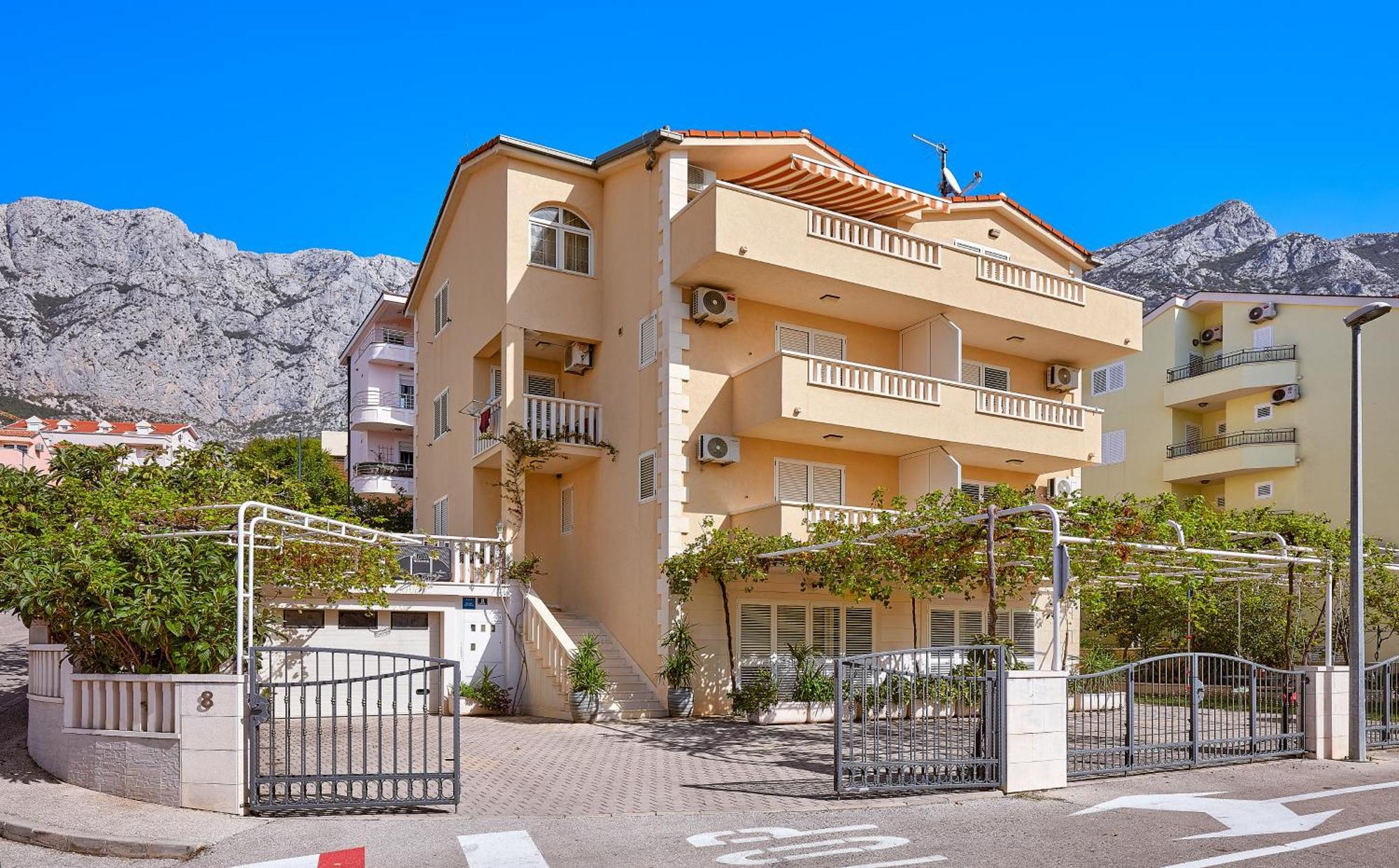Apartments Ivica Макарска Экстерьер фото